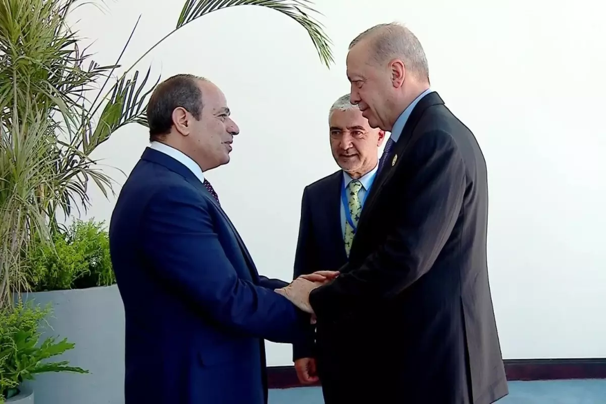 Cumhurbaşkanı Erdoğan, Gazze zirvesi için Mısır'da! Sisi bizzat karşıladı