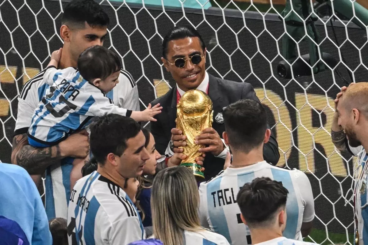 2022 yılında Arjantin'in şampiyonluk kutlamalarına izinsiz şekilde dahil olan Nusret kriz çıkardı