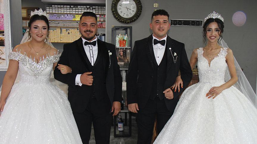 Ailedeki geleneği sürdürdüler! İki kardeş aynı gün evlendi: 'Bu düğün için 6 yıl bekledik'