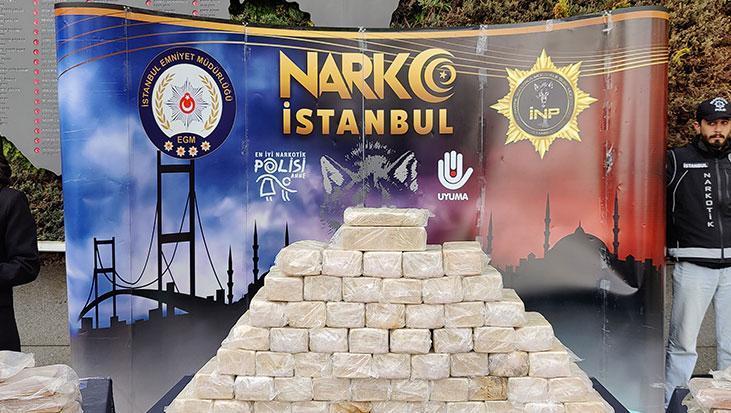 İstanbul ve Kocaeli'nde operasyonla ele geçirilen 966 kilo uyuşturucu emniyette sergilendi