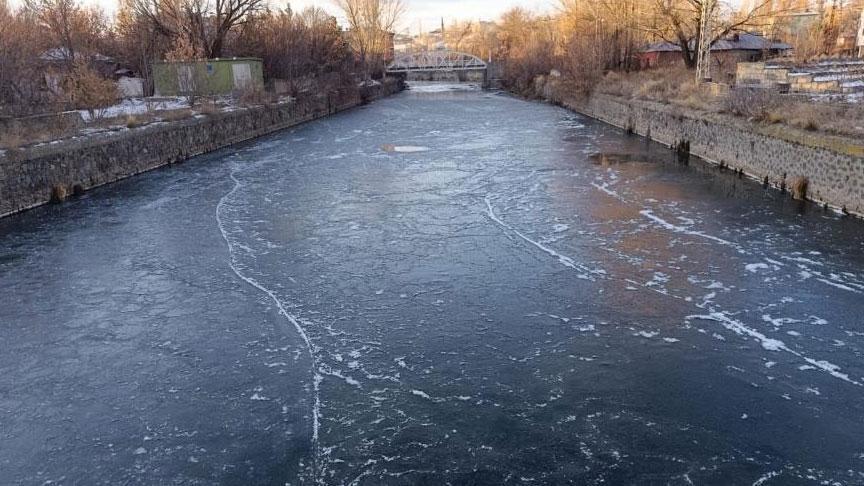 Kent 1 günde buz tuttu! ‘Sabah eksi 15 dereceyi gördük’