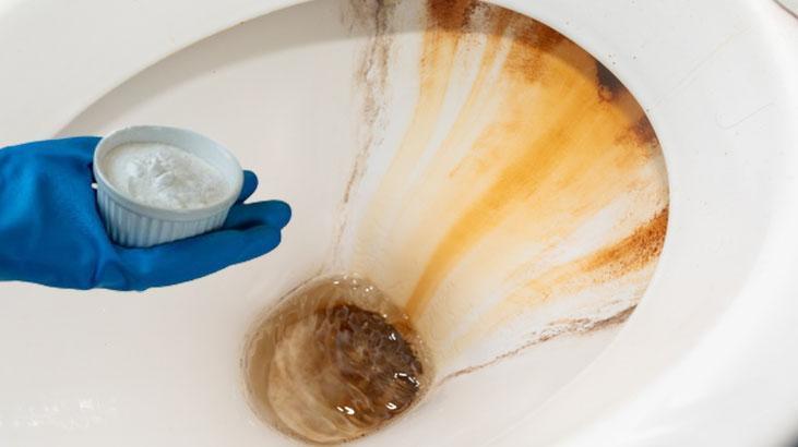 Klozetteki sarı lekeleri tek hamlede yok eden sihirli formül! Bu üçlüyü karıştırın