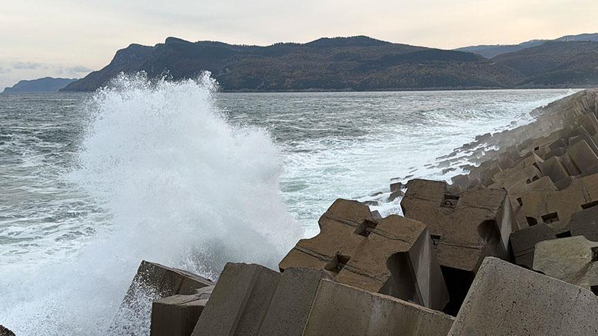 Kentte büyük felaket! Dalga boyu 3 metreyi buldu, vatandaşlar anonsla uyarıldı