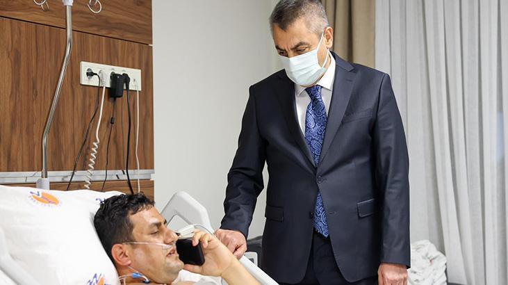 Bakan Tekin öğrencisi tarafından vurulan okul müdürü ile görüştü