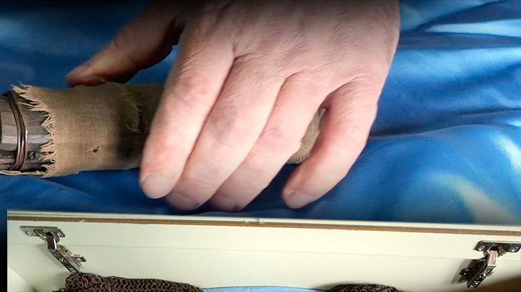 Ruslar'dan toprağa gömerek sakladılar! 700 yıllık emanet sandıktan çıktı: Torundan toruna bırakıldı