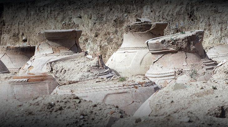 Toprak altında 76 dev küp! Van'daki gizli depo ortaya çıktı, şaşkına çevirdi