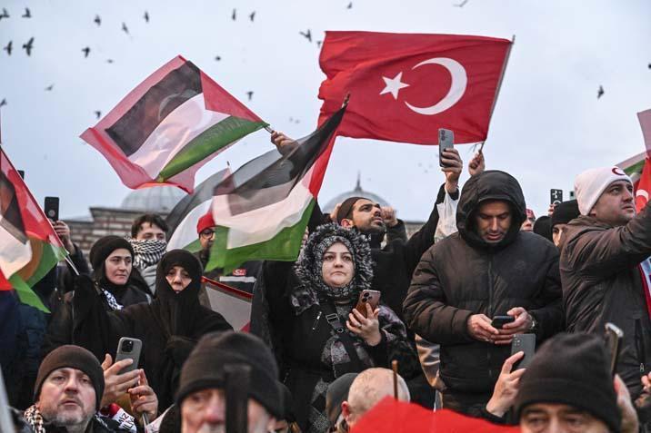 Galata Köprüsü'nde Filistin'e destek eyleminde dünyaya Gazze için ortak çağrı yapıldı