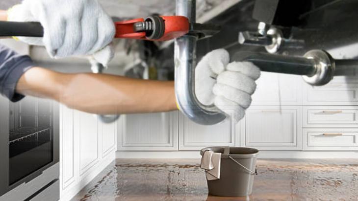 Haberiniz yok ama sigortanız olabilir! Lavabonun altından gelen suyu çözer: Suçlu temizlik