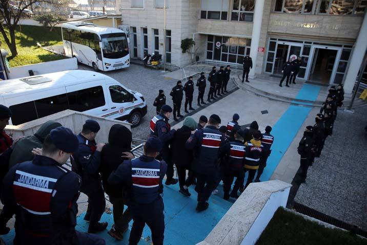 İstanbul'da terör örgütü DEAŞ'a operasyon! Yakalanan 117 zanlı adliyede