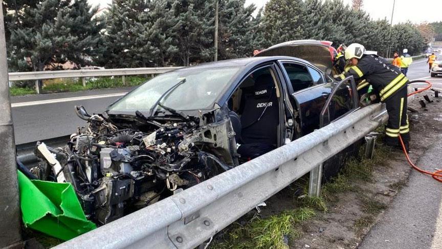 TEM'de korkunç kaza! Tam 8 metre boyunca bariyerleri parçaladıktan sonra durdu