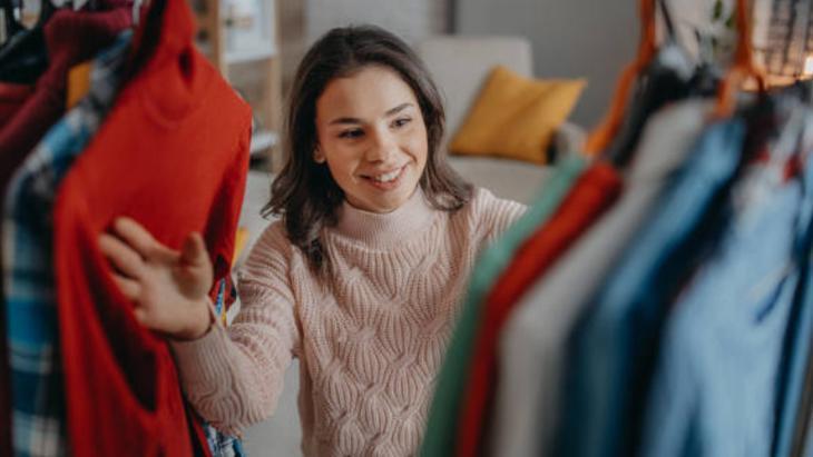 Metal askı kullanan yandı! Kıyafetlerin düşmanıymış, dolapta asla bunu yapmayın