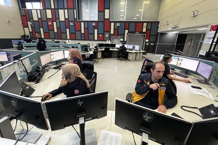 112’yi meşgul eden çağrılar şaşkına çevirdi! Gelin bohçası hazırlamak isteyen de kavanoz kapağını açamayan da aradı