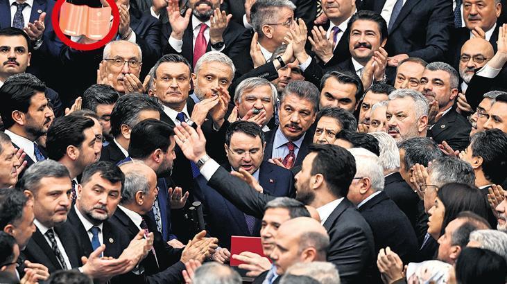 Meclis’te kavgalı yemin