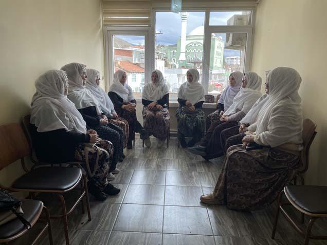 Mihalgazili kadınlar hedef alınan başkana sahip çıktı: 'Bu tülbent onurumuz'