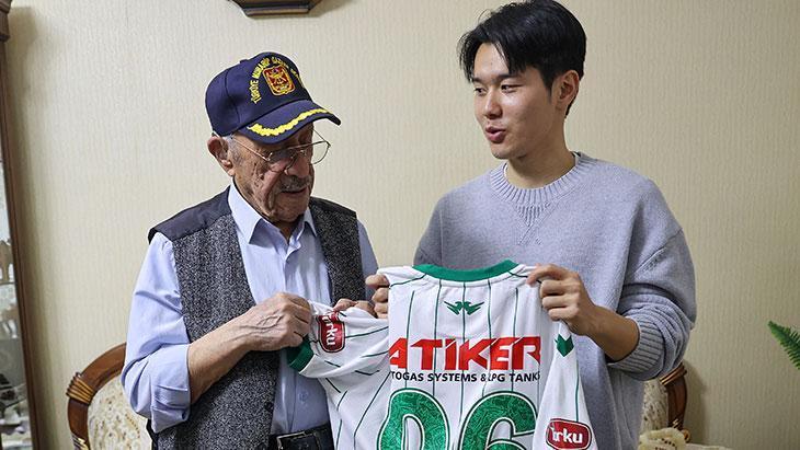 Konyasporlu Jinho Jo'dan Kore gazisi İhsan Damdam'a ziyaret!