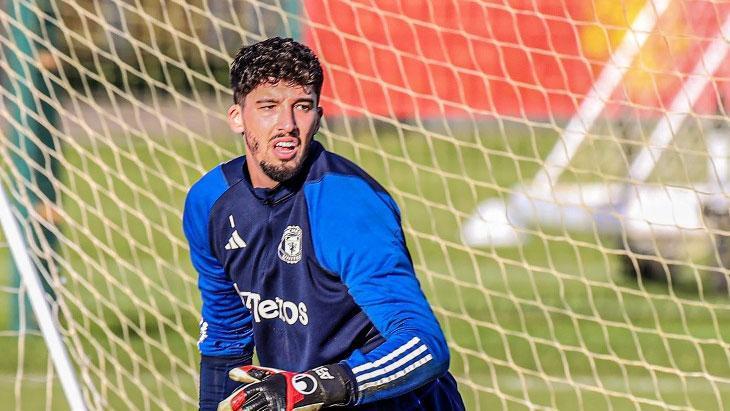 Süper Lig devinden Altay Bayındır hamlesi! Sezon sonu görüşmeler başladı