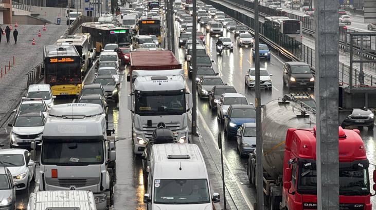 İstanbul trafiği durma noktasında! Yoğunluk yüzde 90’a kadar yükseldi