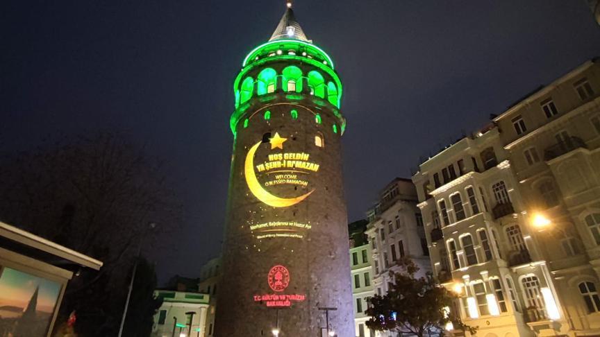 Galata Kulesi'nde ramazan ışığı