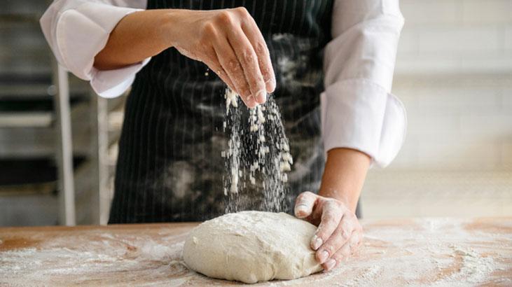 Taş gibi olduysa çöpe atmayın! Kurtarıcı teknikten sonra pamuğa dönüyor