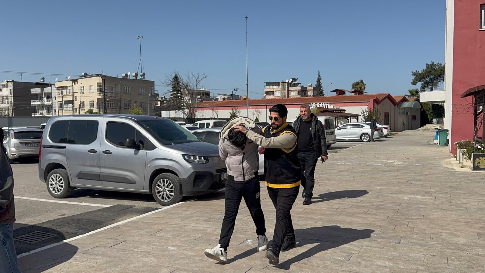 'Yol verme' kavgası can aldı! 18 yaşındaki genç göğsünden bıçaklandı