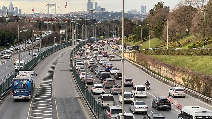 İstanbul'da iftar öncesi trafik resmen kilitlendi! Yoğunluk yüzde 85'lere geldi