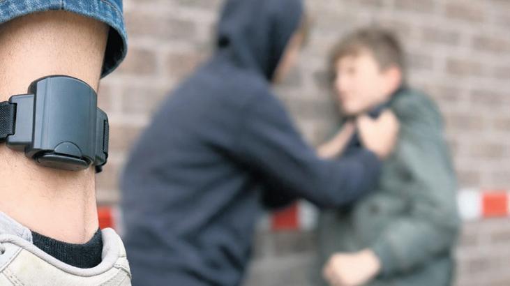 Akran zorbalığına elektronik kelepçe