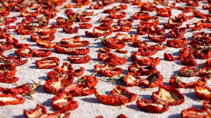 Kuru domatesi evde yapmak çok kolaymış! Markete gerek yok, kavanozlara doldurun
