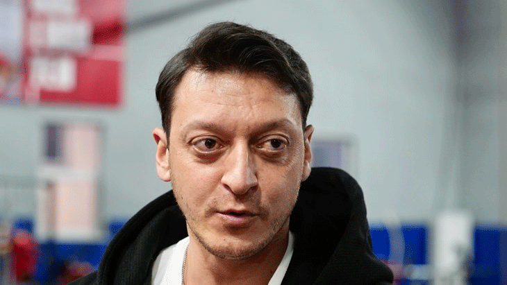 Mesut Özil: Fenerbahçe'de oynamak istemezdim