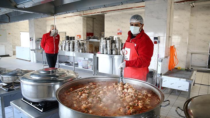 Türk Kızılay, Doğu'da yüzlerce aileye iftarda sıcak aş ulaştırıyor
