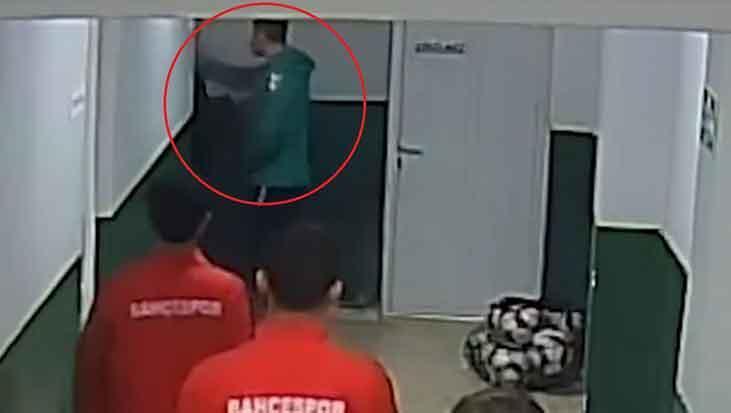 Amatör maç öncesi ortalık savaş alanına döndü! Tokalaşmak için uzanan ele yumruk