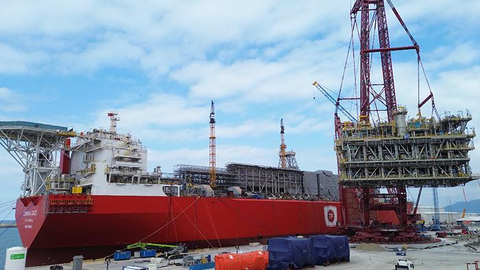 Karadeniz görevi öncesi kritik viraj dönüldü: Osman Gazi’ye 2 bin 500 tonluk ünite yerleştirildi