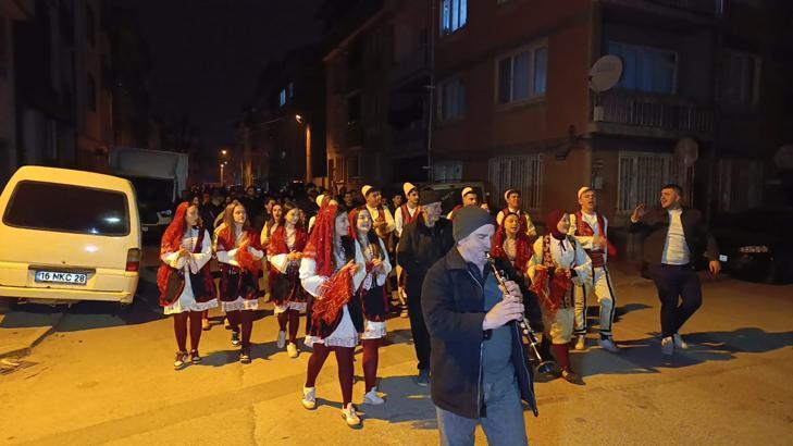 Davul yerine Rumeli ezgileri! İnegöl’de sahur böyle karşılandı