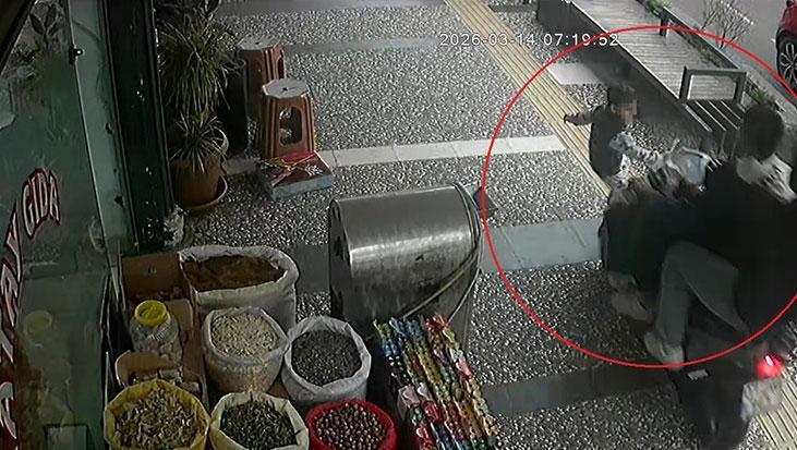 Kaldırımda dehşet! 5 yaşındaki çocuk ölümden döndü: Kaza anları kamerada
