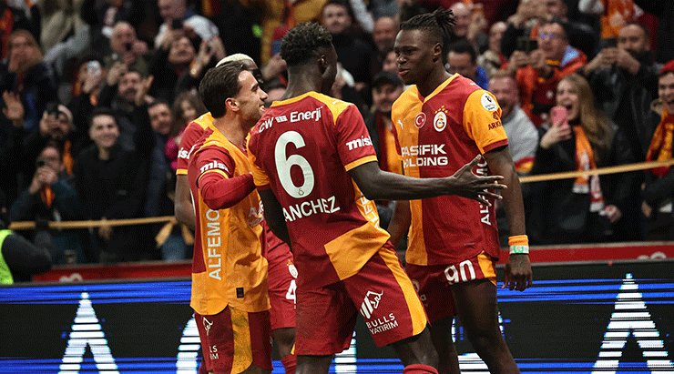Galatasaray, tüm zamanların puan durumunda Fenerbahçe'nin peşinde!