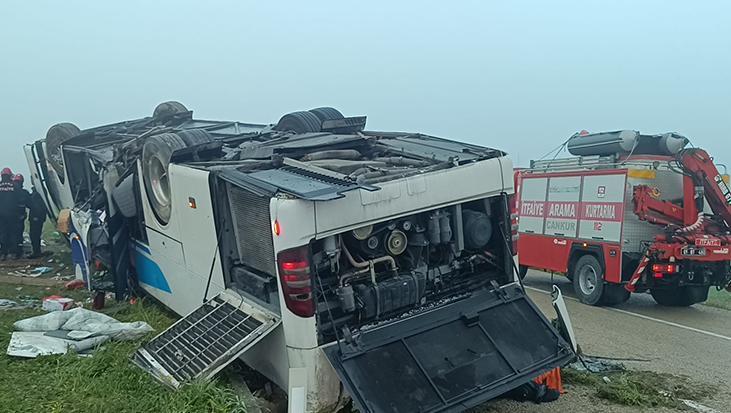 Son dakika: Adana'da yolcu otobüsü devrildi! Ölü ve yaralılar var