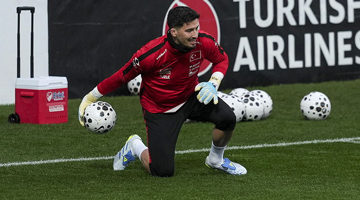 Altay Bayındır için rota Süper Lig! İstanbul devi harekete geçti