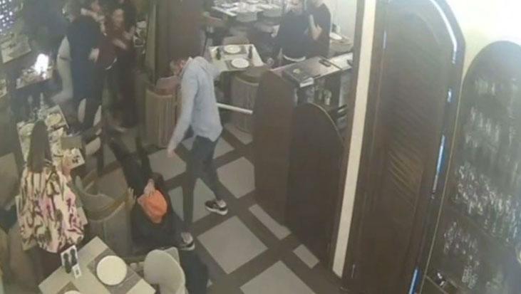 Mezitli Belediye Başkanı Serkan Tuncer yumruklu kavgaya karıştı! Restoranda şok kayıt