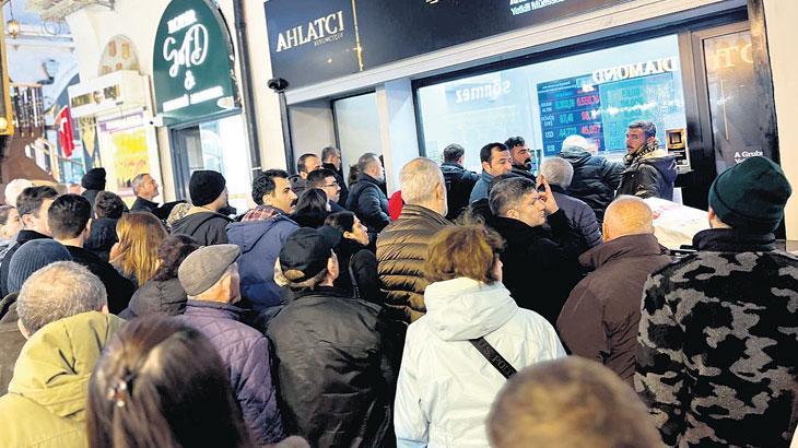 Piyasalar sallandı altına talep patladı