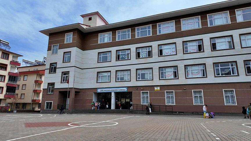 Sınıfta kar spreyi paniği! 30 öğrenci hastaneye kaldırıldı