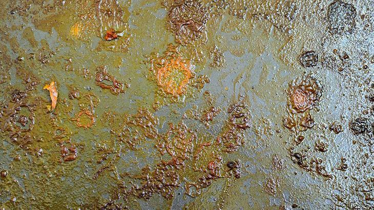 Yağ lekelerine son! Paslanmaz çelik yüzeyleri çizmeden parlatmanın sırrı