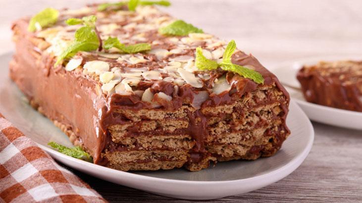 Çay demlenene kadar hazır: Bisküvili pasta tarifi! Kreması ağızda dağılıyor