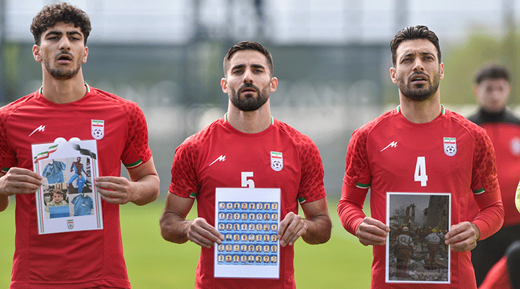 İran Milli Takımı, Kosta Rika maçına öldürülen çocukların fotoğraflarıyla çıktı