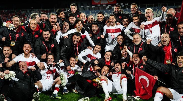 Milliyet Gazetesi yazarları Kosova-Türkiye maçını değerlendirdi! 'Bu yaz uyku yok bize'