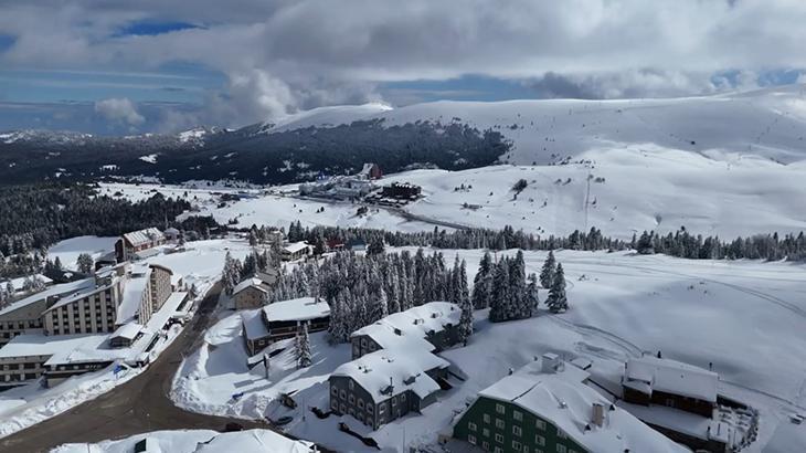 Uludağ'da sezon uzadı! Nisan ayında 2 metre kar var