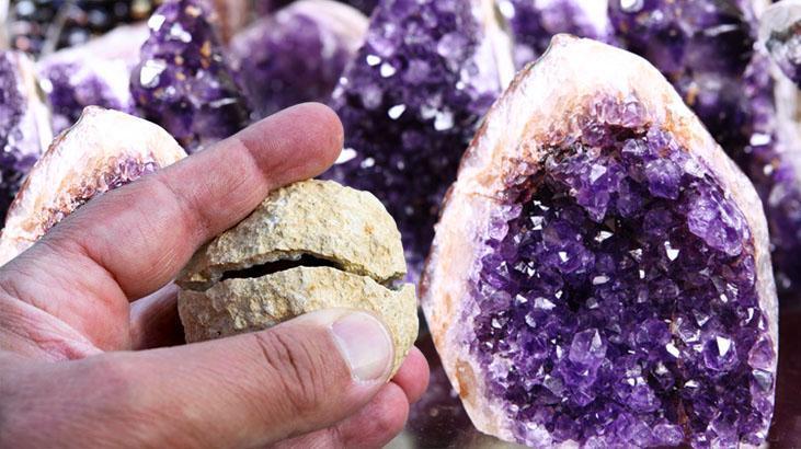 Kimse yüzüne bile bakmıyor ama bulanı zengin ediyor! Kaya parçasında saklı servet