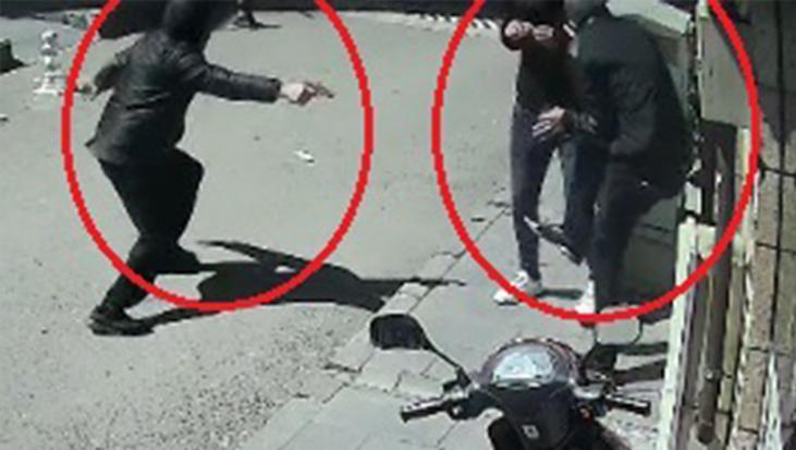Sokak ortasında kurşun yağmuru! Silahlı saldırıya bardakla karşılık verdi