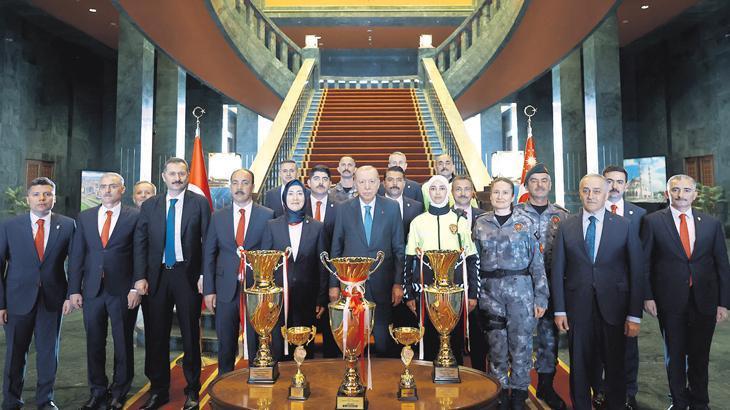 Erdoğan, CHP lideri Özel’in çağrısına kapıyı kapattı: ‘Erken ya da ara seçim yok’