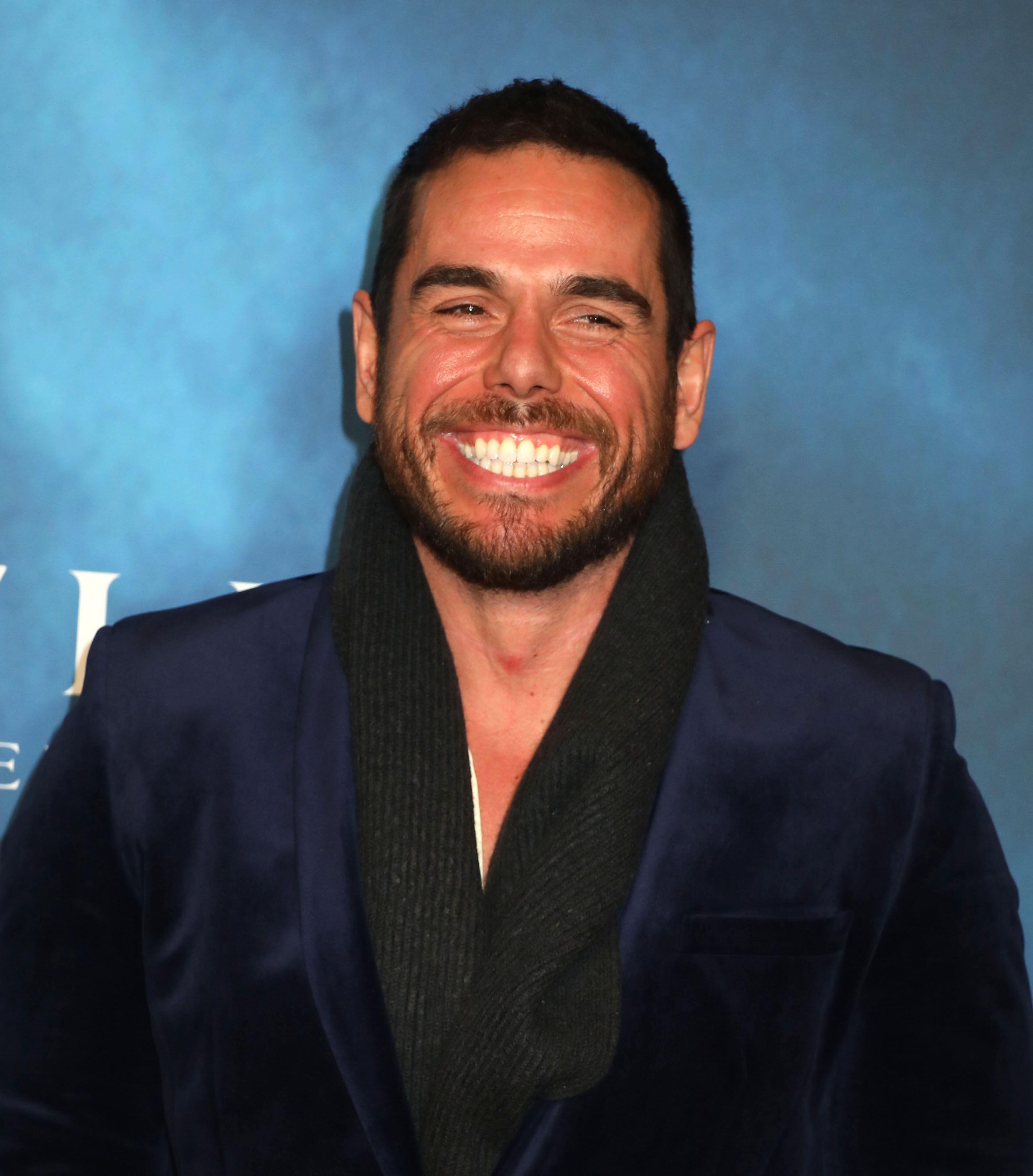 Gerçek olduğuna inanmak zor! 157 gün karaya çıkmadan yüzüp, 1 iple Everest yüksekliğine tırmandı