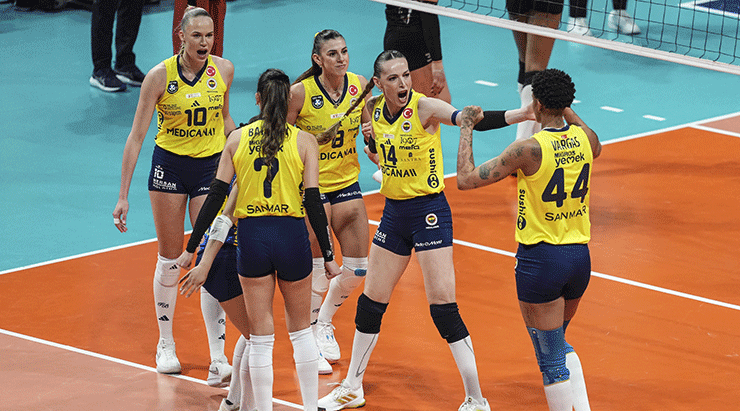 Sultanlar Ligi play-off serisinin ilk maçında VakıfBank, Fenerbahçe'yi set vermeden mağlup etti