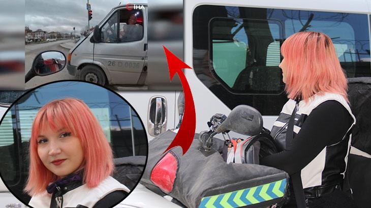 Sadece birkaç saniye sürdü! Kırmızı ışıktaki bu karşılaşma Türkiye'yi duygulandırdı: Ne olur kayıtta olayım